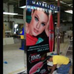 MAYBELLINE_EXHIBIDOR